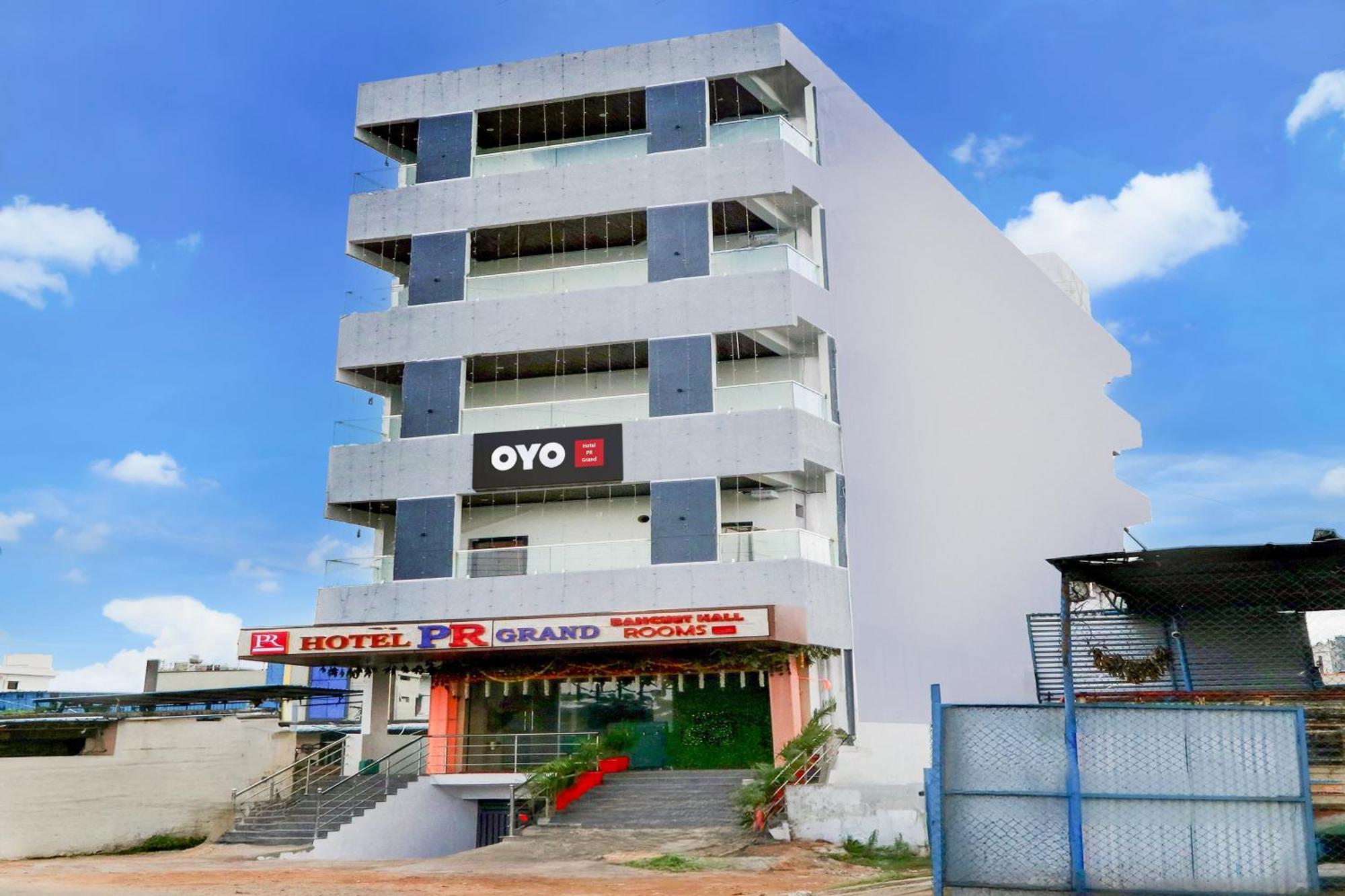 Hotel O Pr Grand Khammam Buitenkant foto