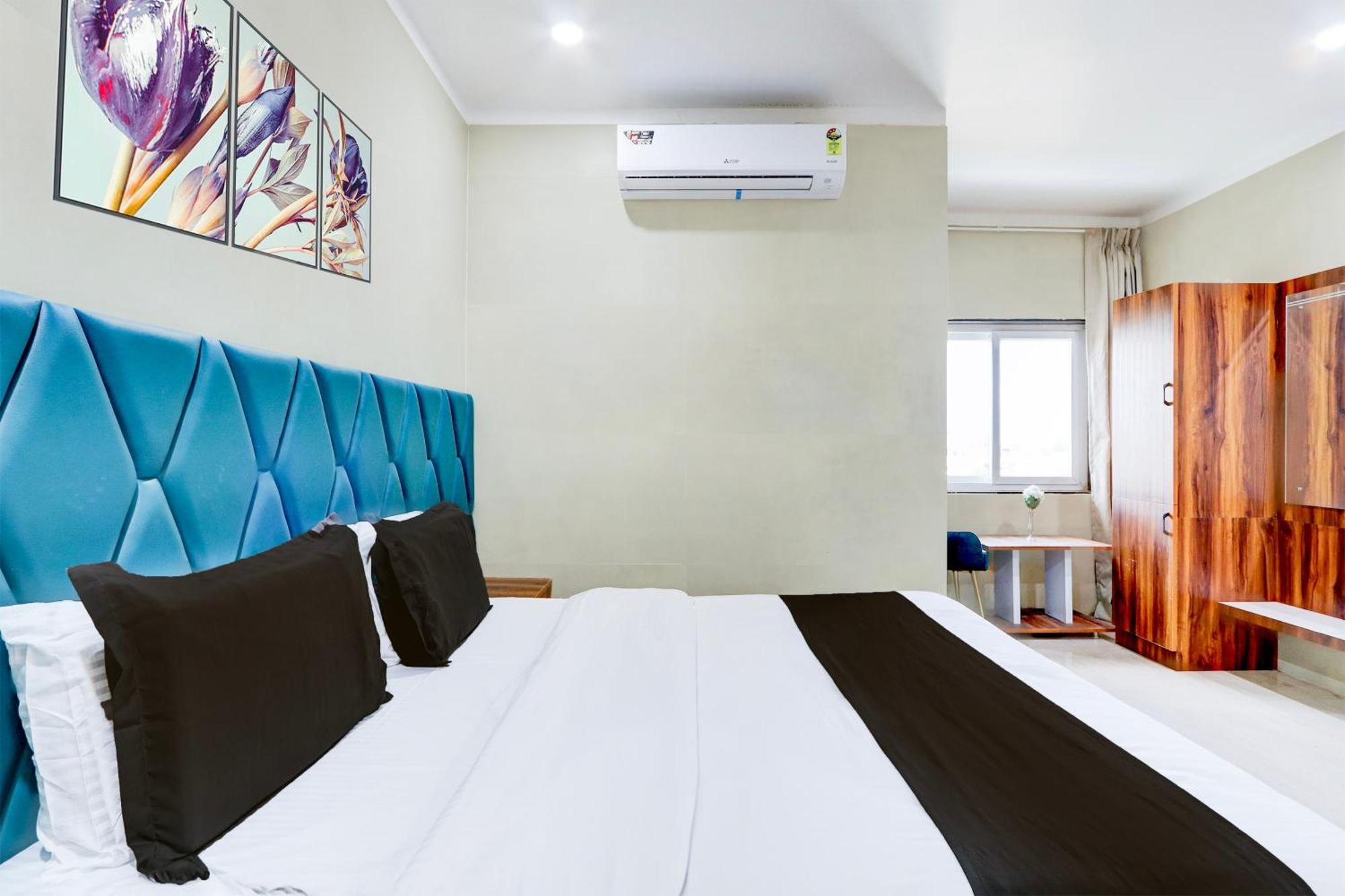 Hotel O Pr Grand Khammam Buitenkant foto