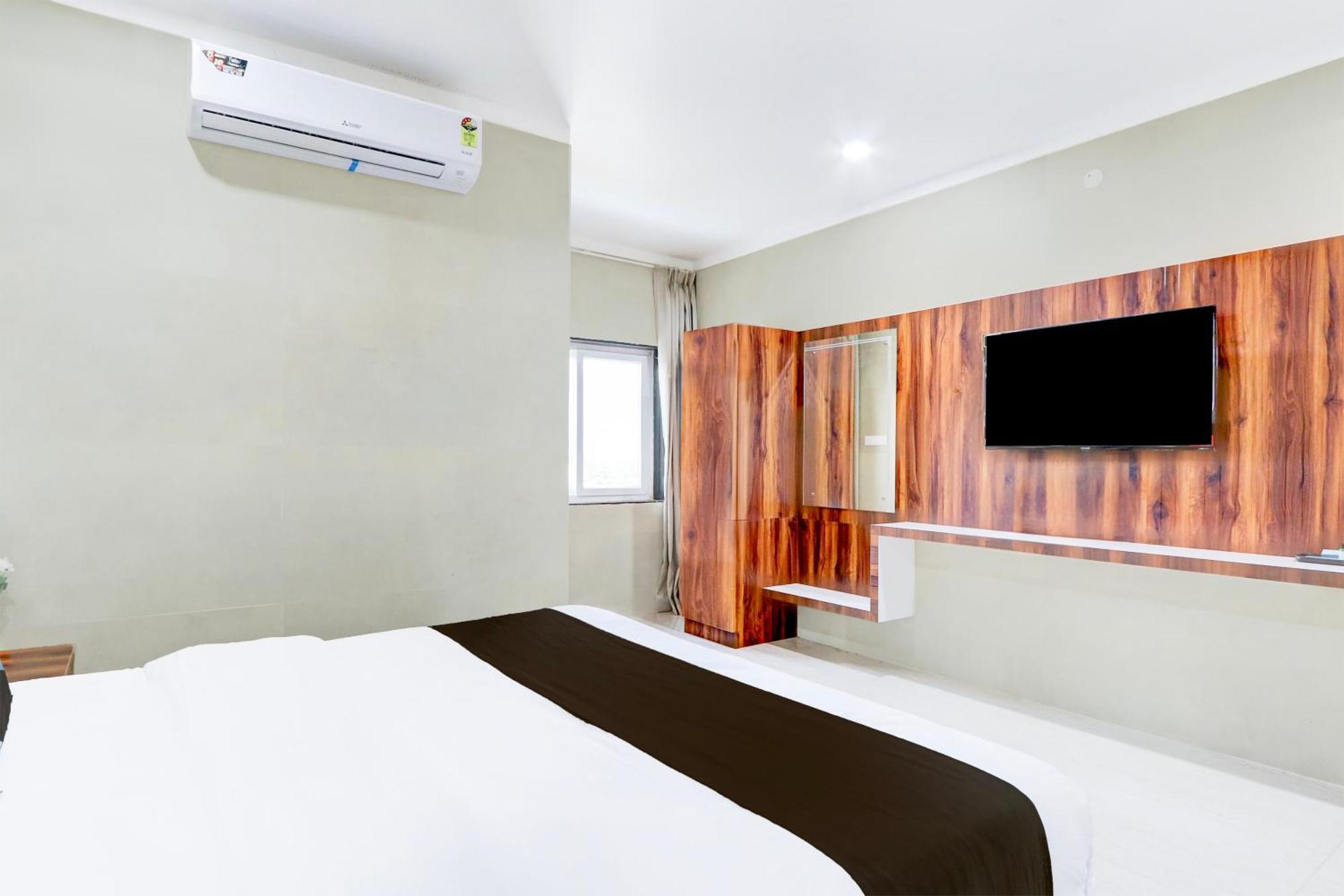 Hotel O Pr Grand Khammam Buitenkant foto