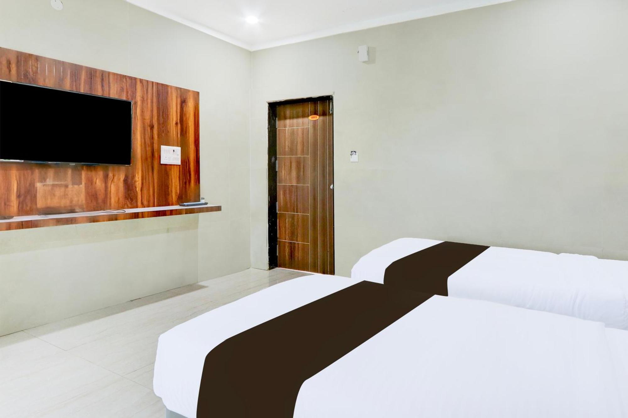 Hotel O Pr Grand Khammam Buitenkant foto