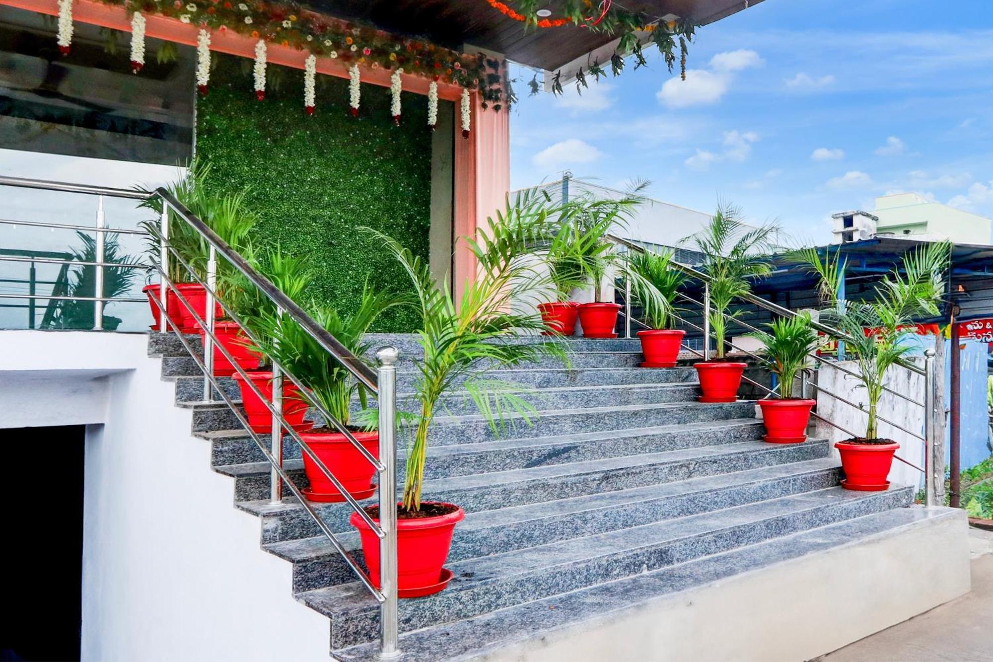 Hotel O Pr Grand Khammam Buitenkant foto