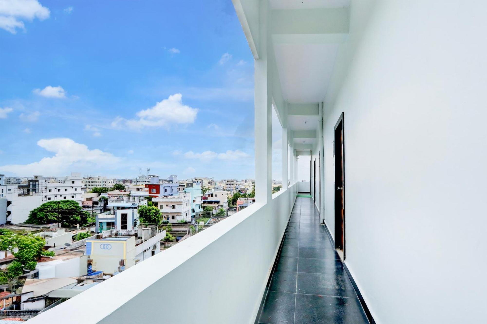 Hotel O Pr Grand Khammam Buitenkant foto