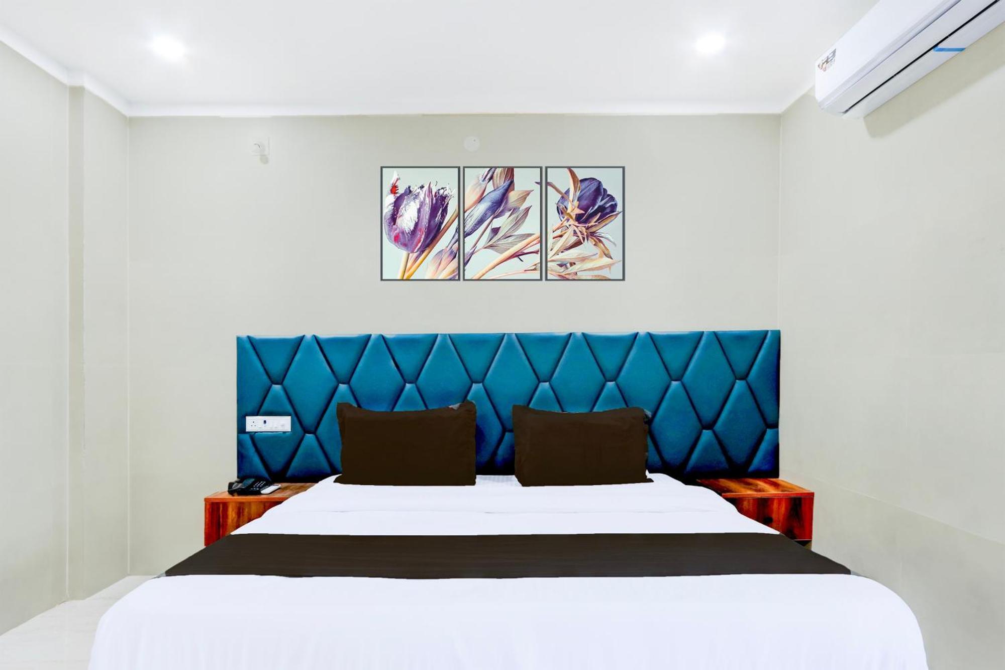 Hotel O Pr Grand Khammam Buitenkant foto