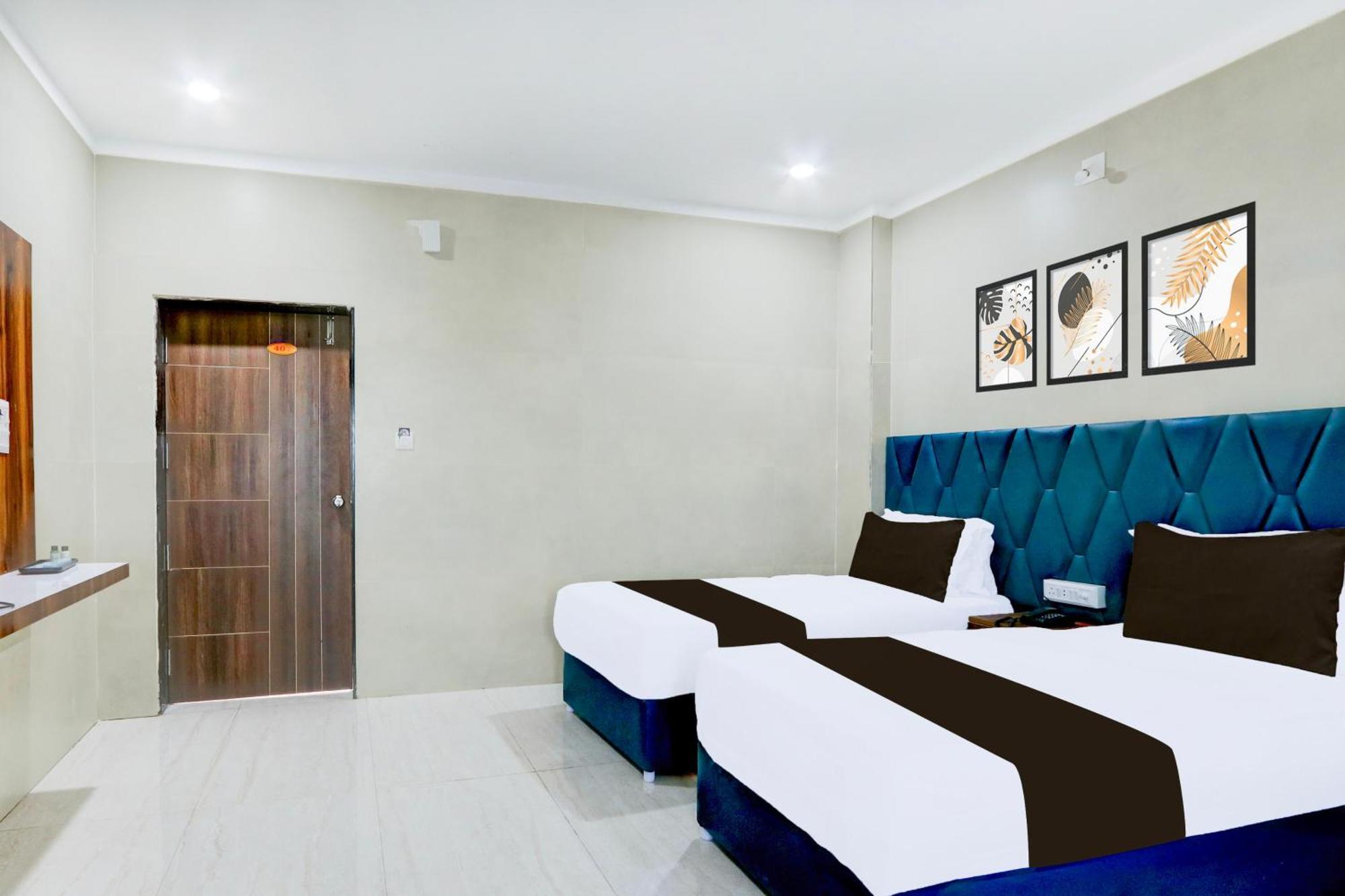 Hotel O Pr Grand Khammam Buitenkant foto