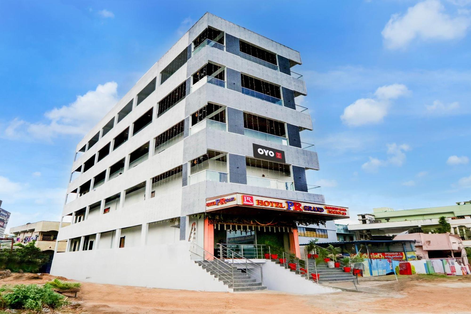 Hotel O Pr Grand Khammam Buitenkant foto